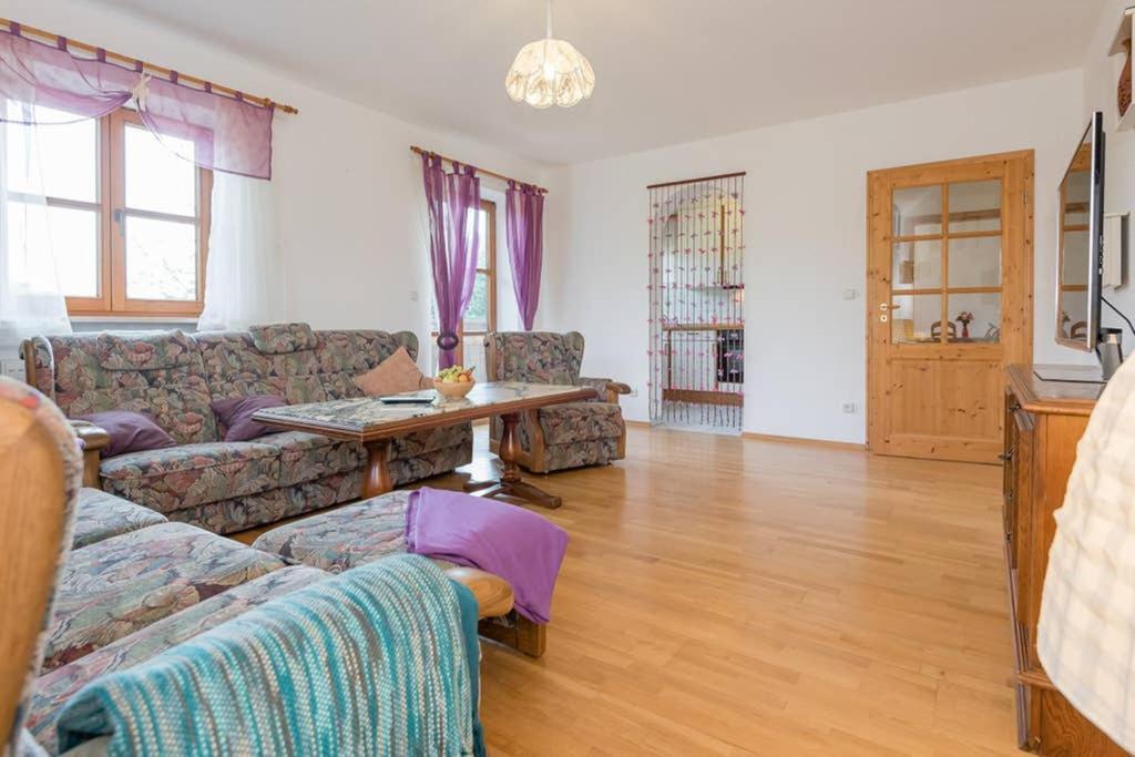 Bergmann Apartamento Burgkirchen an der Alz Exterior foto
