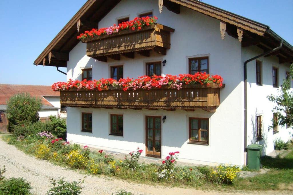 Bergmann Apartamento Burgkirchen an der Alz Exterior foto
